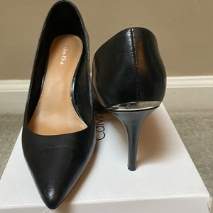 Womens black pumps, excellent used condition